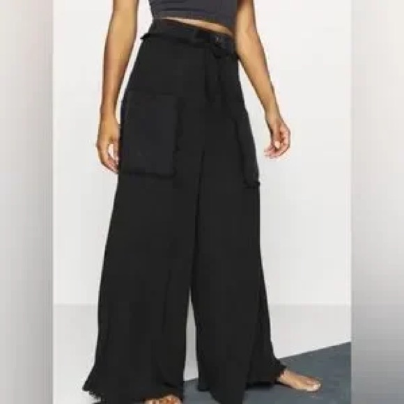Free People Pants - Free People Movement great gauzy like wide leg palazzo pants w/ big pockets